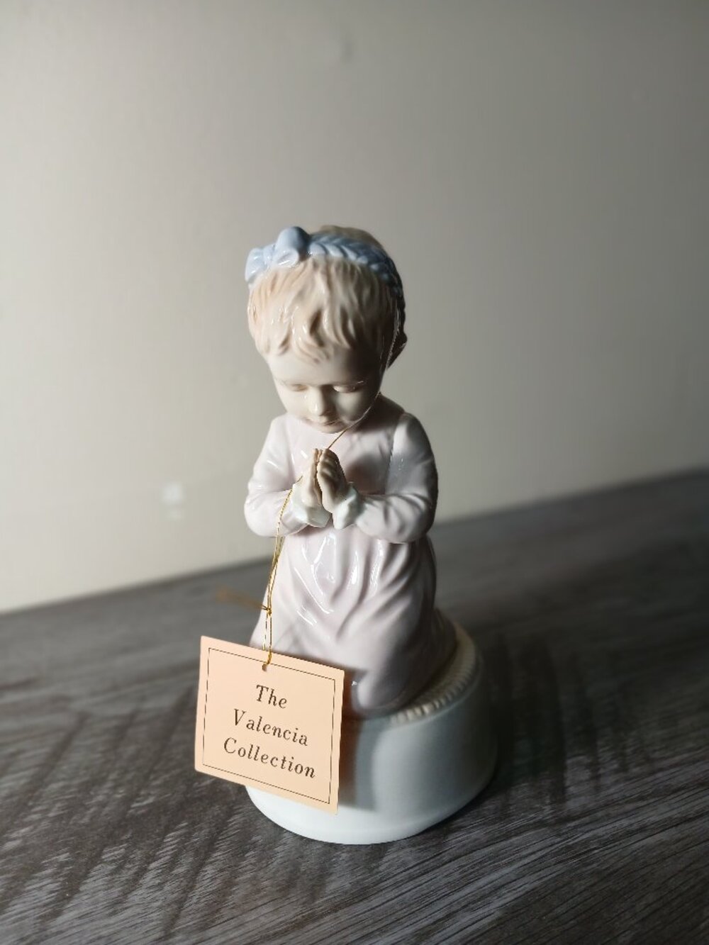 Vintage Little Girl Praying 1982.  The Valencia    Collection Music Box,.